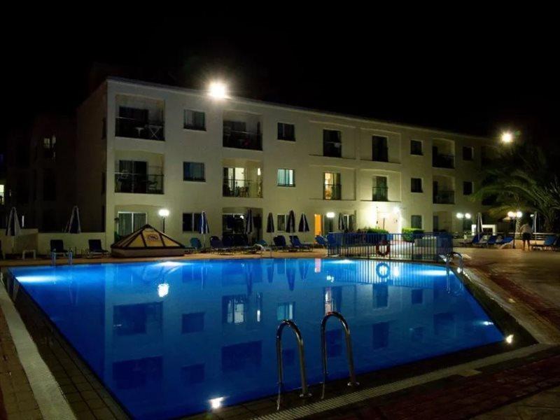 Helios 2 Apartment Paphos Exterior photo